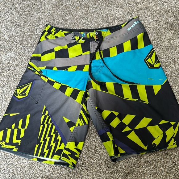 Volcom Men’s Size 31 swim suit - Picture 1 of 6